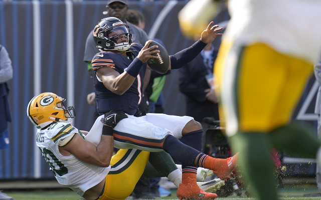 Chicago Bears QB Justin Fields begins big season with lackluster performance in loss to Green Bay